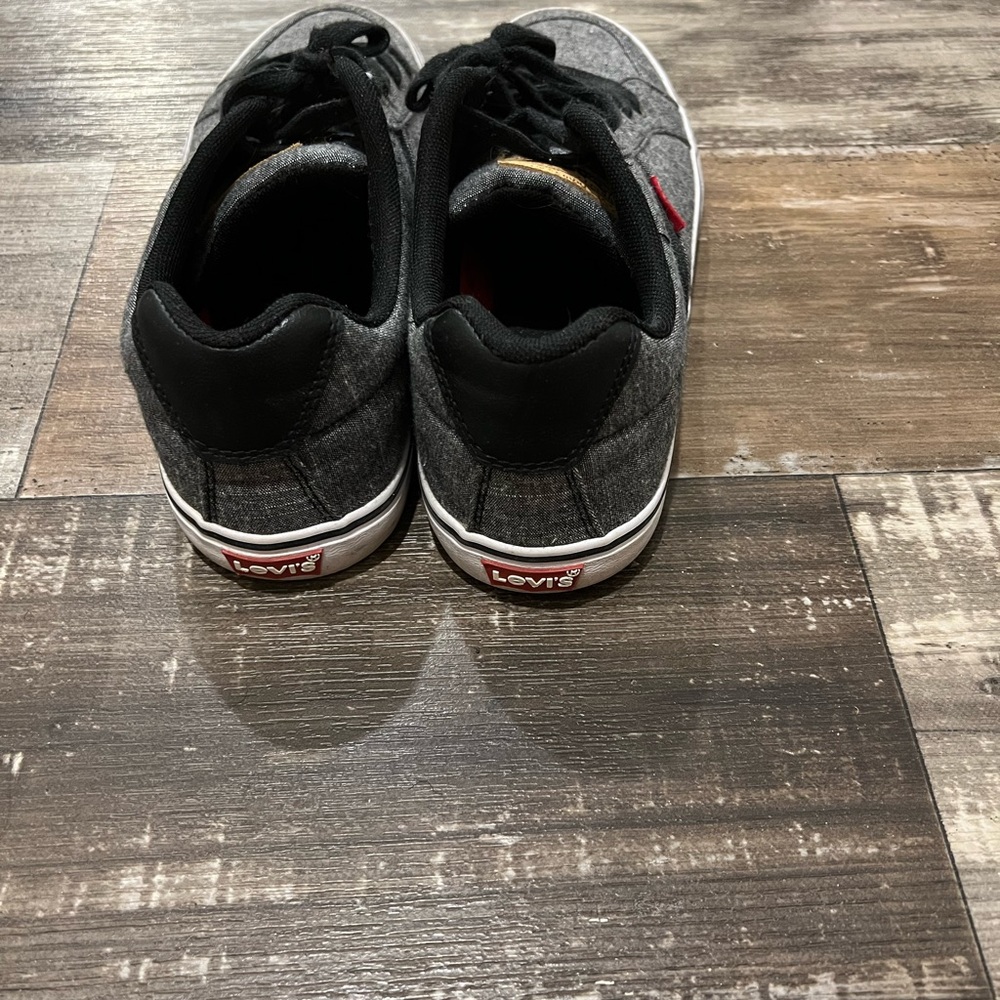 Levi’s shoes black & white used worn very few times